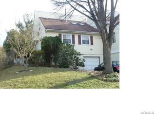27 Wolfe Dr, Spring Valley, NY 10977