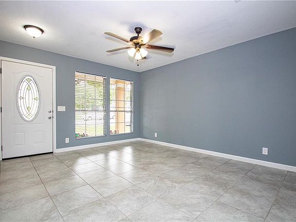3rd image of 117 Blue Flax Ln