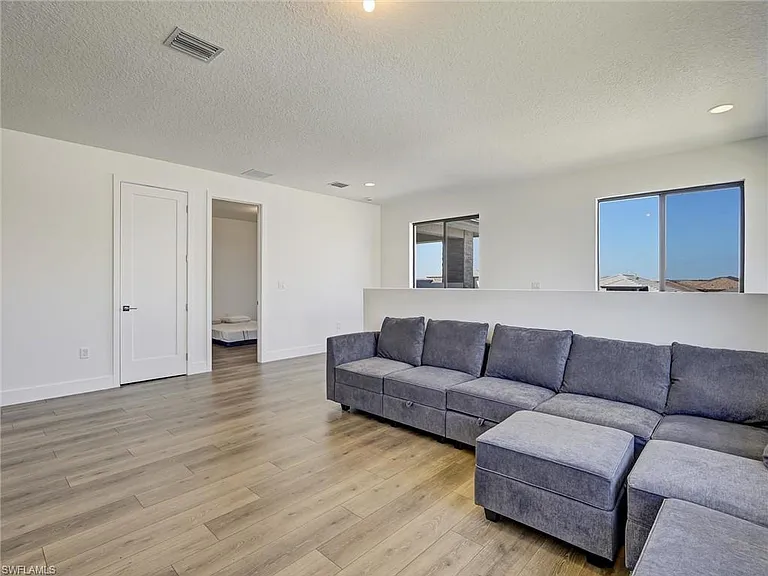 5126 Penella Ave — Photo 33
