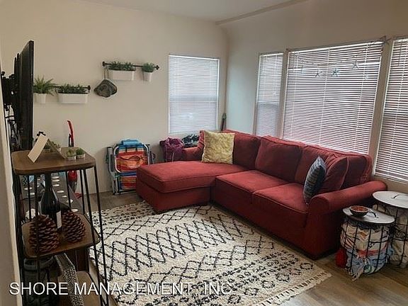 4th image of 803 Jamaica Ct