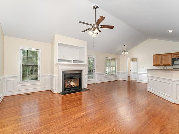 2nd image of 4908 Eris Ln