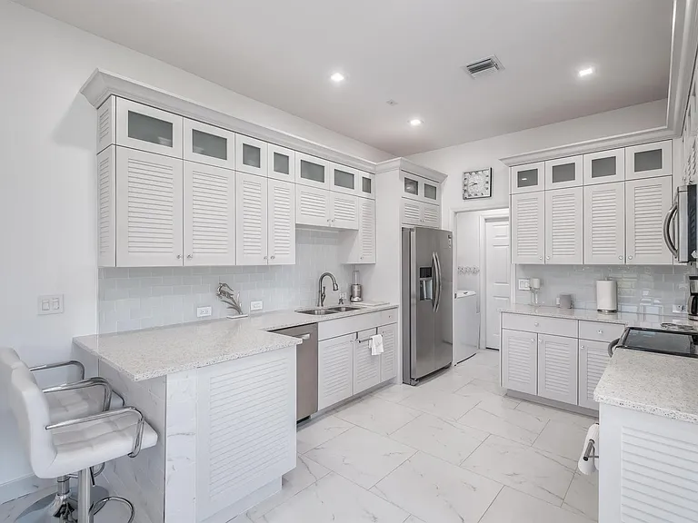 401 Resort Ln — Photo 7