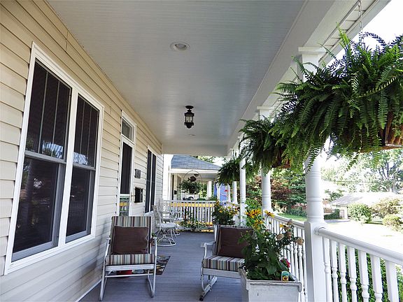 4th image of 2856 East Ave