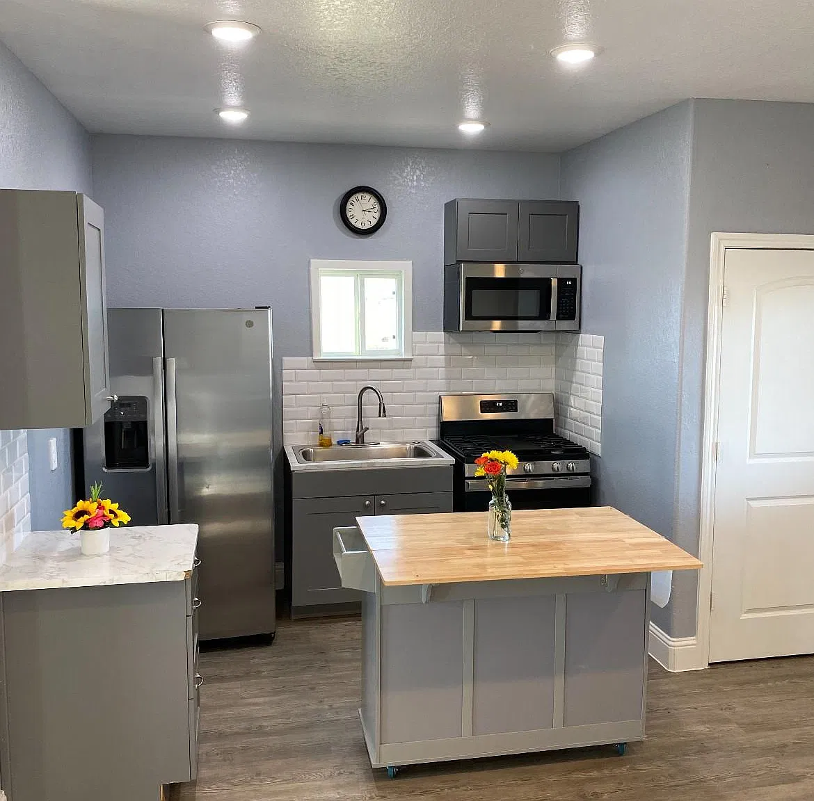 2 bed, 1.0 bath, 1400 sqft, $1,700 — Photo 2