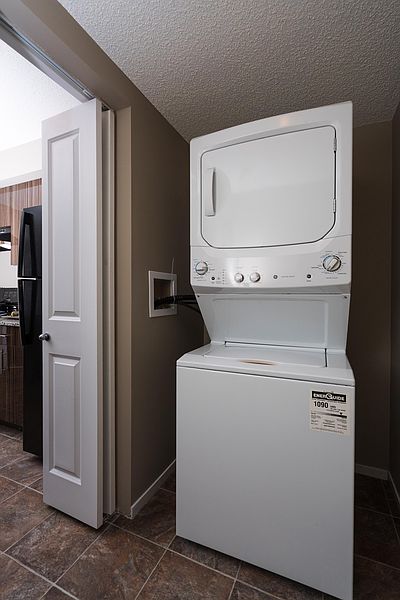Edmonton Apartment for rent - 2 Bedrooms — photo 7