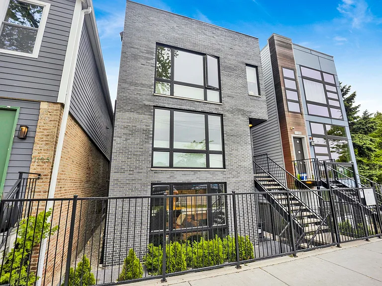 1109 W 16th St #1 — Photo 2