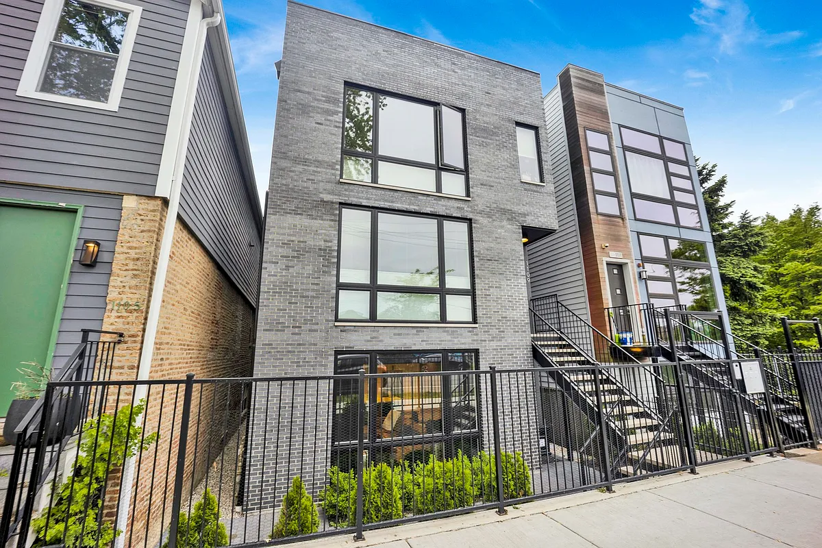 Building Photo - 1109 W 16th St #1
