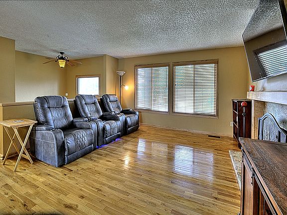 5th image of 3302 Centennial Way NE