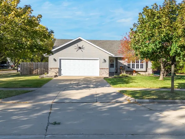 730 Strawberry Ln, Kimberly, WI 54136