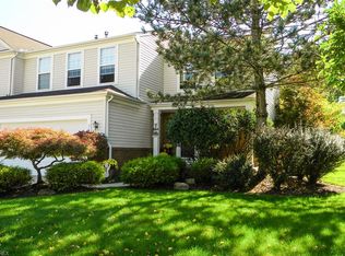568 Canterbury Ln, Northfield, OH 44067