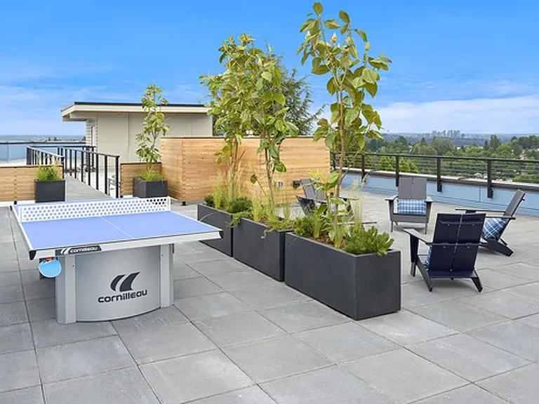 Hamilton- Your Bright, Modern City Home! — Photo 38