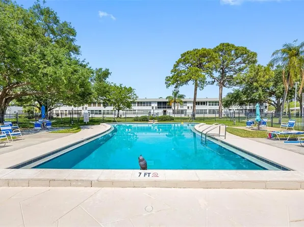 1000 79th Ave N APT 211, Saint Petersburg, FL 33702