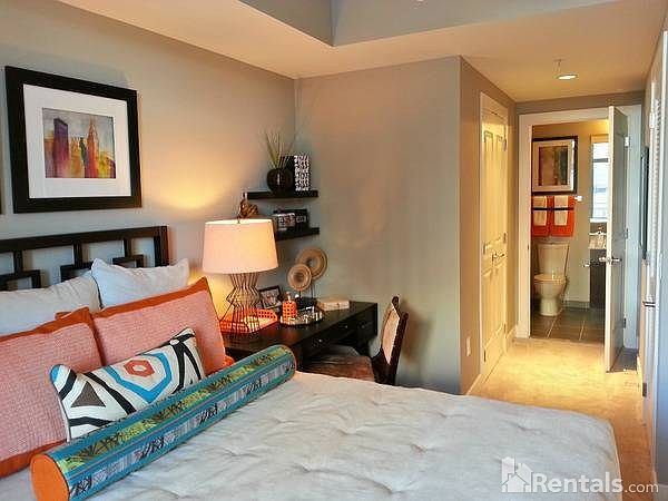 2nd image of 4844 Cordell Ave
