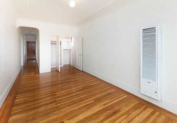3rd image of 975 Valencia St APT 8