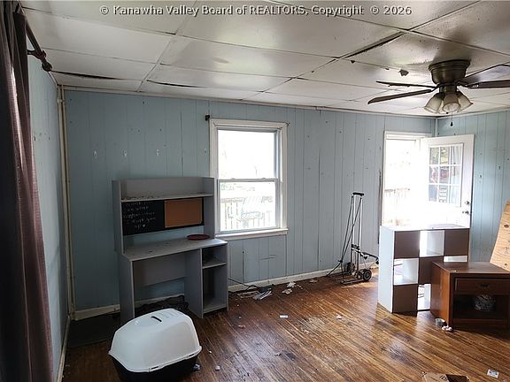 4th image of 2372 Harvey Rd
