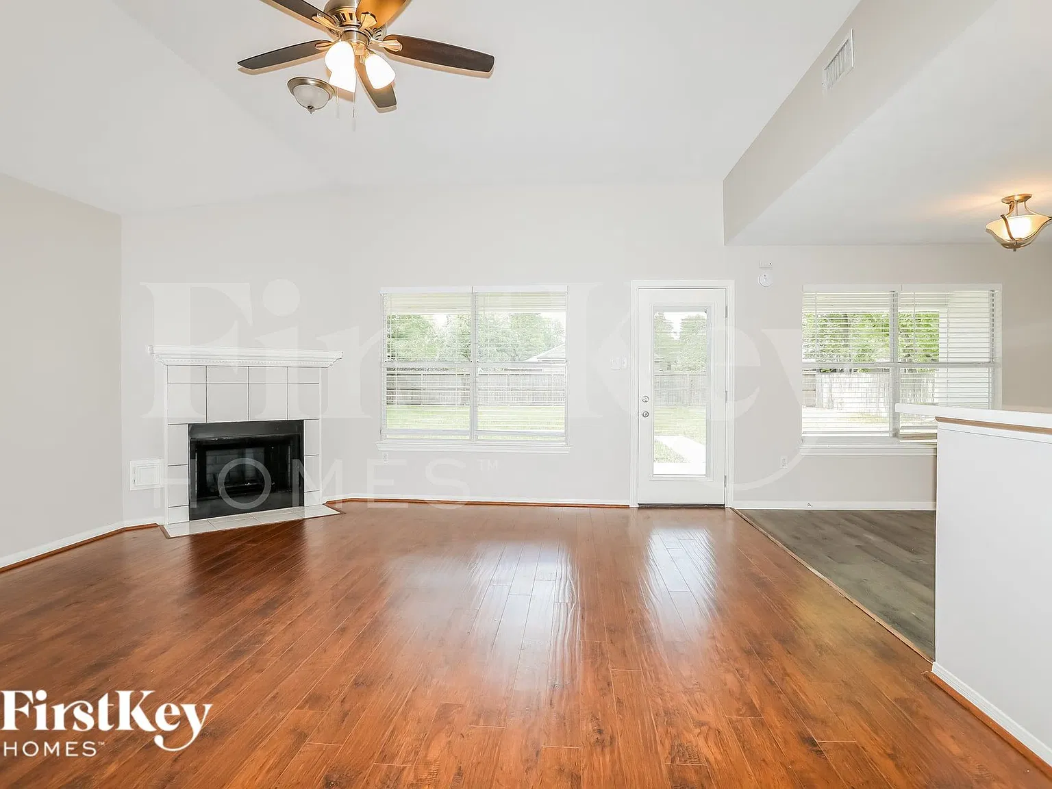 3 bed, 2.0 bath, 1651 sqft, $2,120 — Photo 2