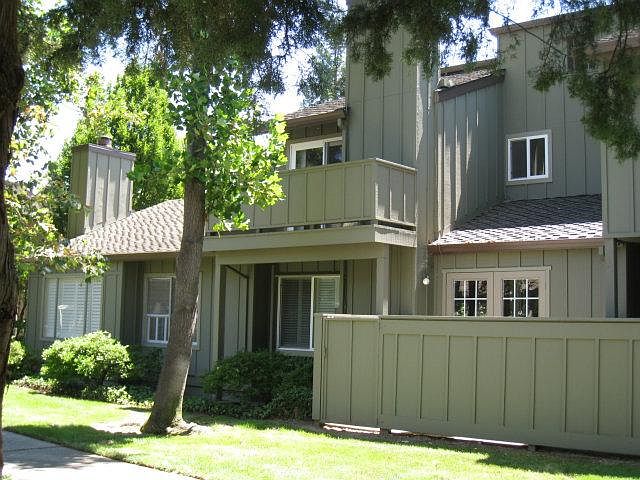 1st image of 205 Charter Oaks Cir