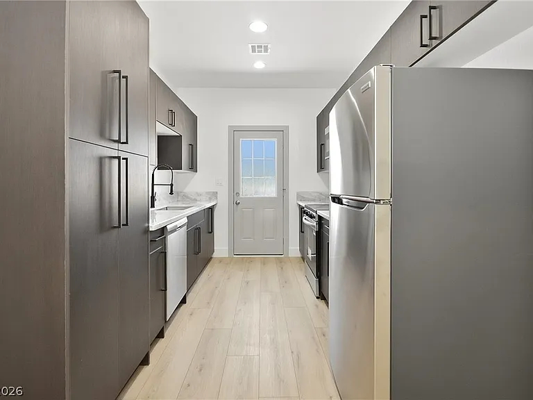 2001 S Dandelion St #3 — Photo 10