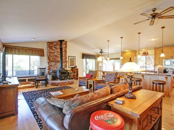 22969 Sunset Ridge Dr, Auburn, CA 95602