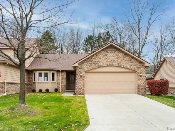 30810 Misty Pines Dr #13, Farmington, MI 48336