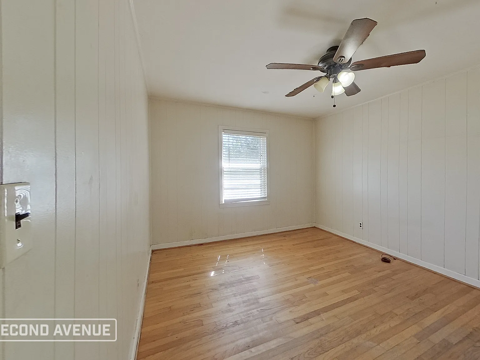 3 bed, 1.0 bath, 1091 sqft, $1,044 — Photo 4