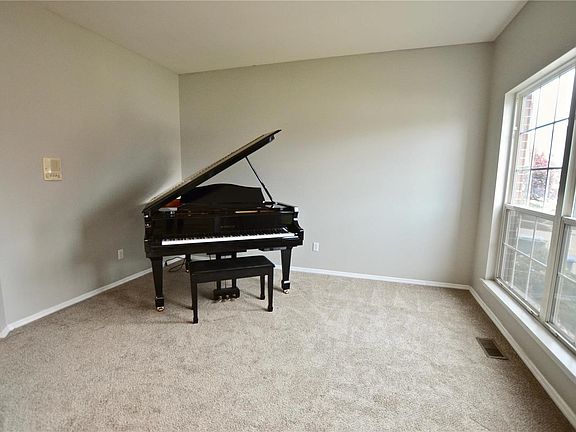 Spacious flex room!