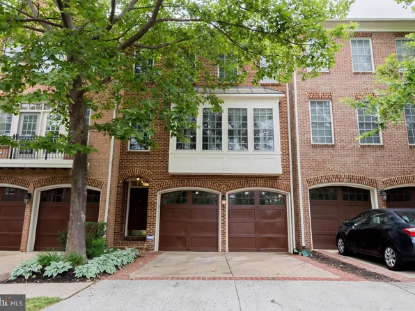 114 Herndon Mill Cir, Herndon, VA 20170
