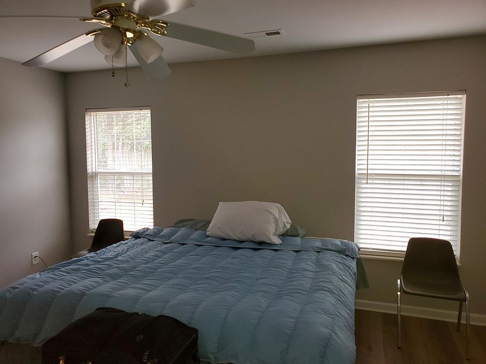 Large master bdrm with ensuite and walk- in closet. There is plenty of wall space in this room for dressers and two end tables and an armoire. Also,great natural light.