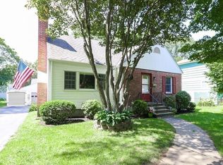 7 Windsor Ave, Natick, MA 01760