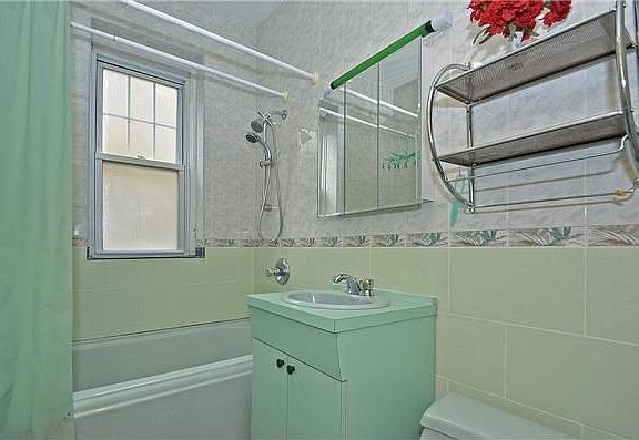 4th image of 549 41st St APT 3A