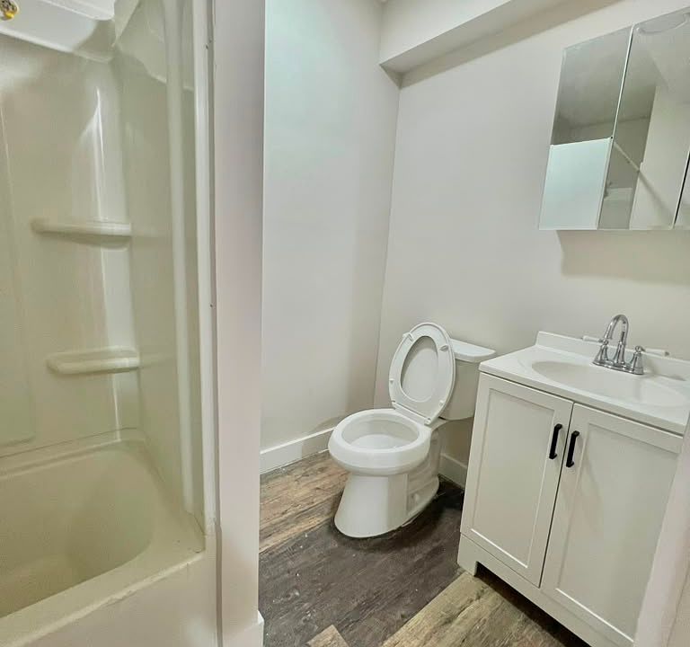 1st image of 20 Lake St