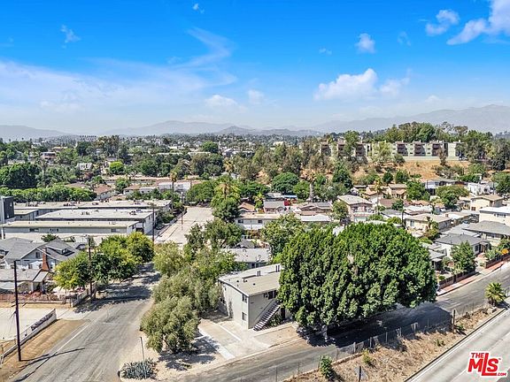 3rd image of 5745 Arroyo Dr
