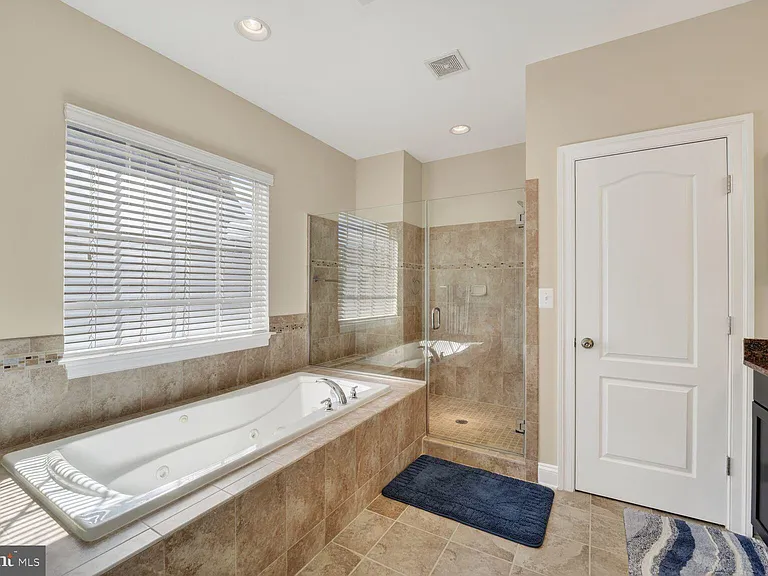 712 Sentry Sq — Photo 17