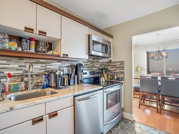 5th image of 770 Anderson Ave APT 22E