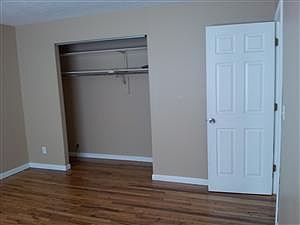 4th image of 117 Glenridge Pl APT D