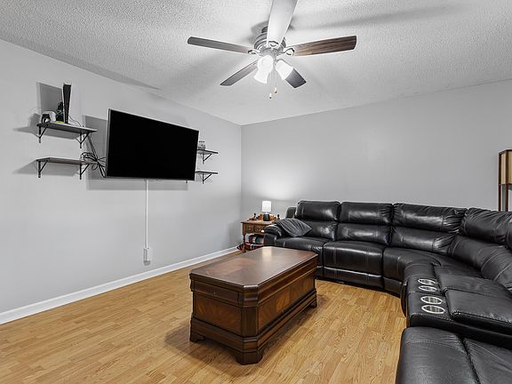 4th image of 4514 Haynes Ln