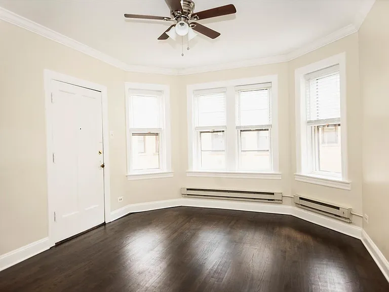 3837 N Greenview Ave #3 — Photo 1