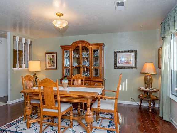 4th image of 937 Yosemite Dr