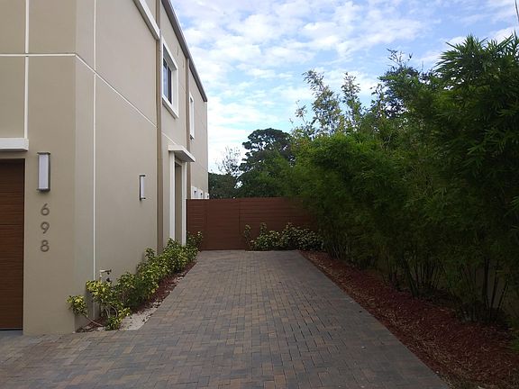 4th image of 698 NE 43rd St #4