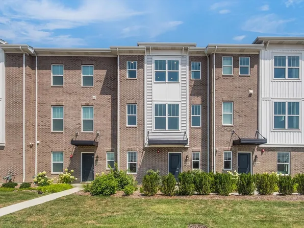 1058 E Oakton St, Des Plaines, IL 60018