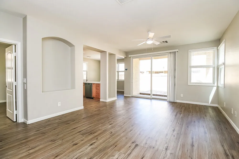 4 bed, 2.5 bath, 1932 sqft, $2,450 — Photo 4