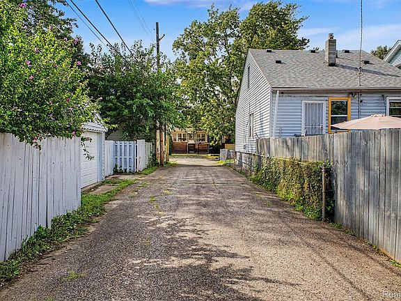 5th image of 40 W Benson St