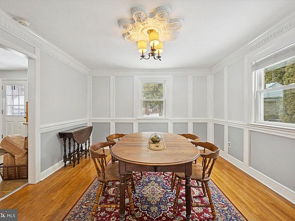 5th image of 933 Greenbriar Ln