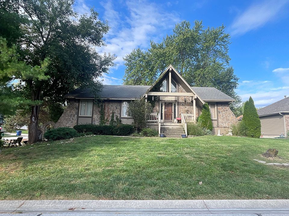 1st image of 612 SE Richardson Pl