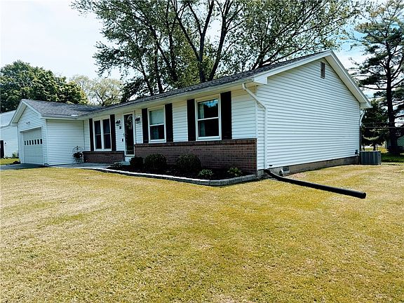3rd image of 26 Hillary Dr
