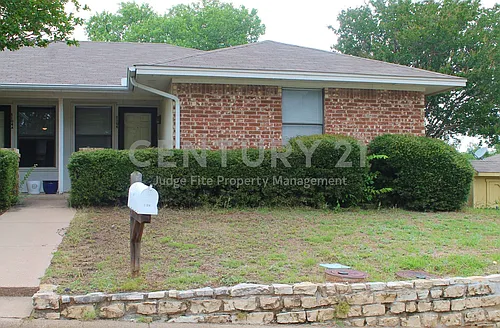 1104 Curtis Dr Photo 1