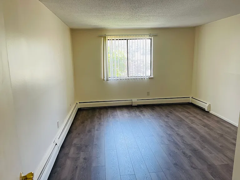 127 English Village Rd — Photo 13