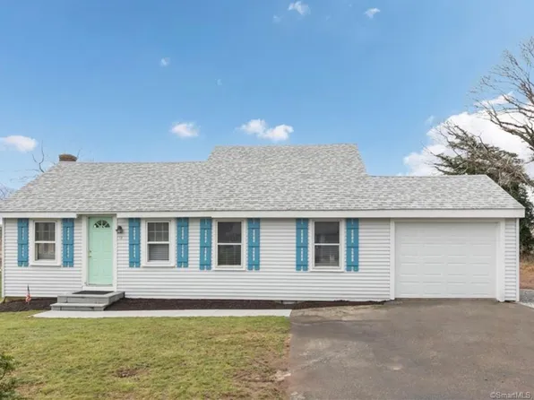 18 Thompson Ln, Old Saybrook, CT 06475