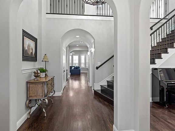 4th image of 6 Asheville Ln