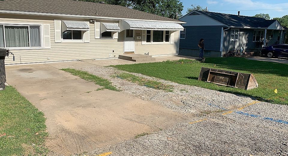 2nd image of 2006 S Claremont Ave